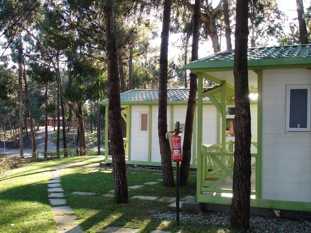 Parque De Campismo Orbitur Foz De Arelho. Hotel Фож-ду-Арелю Стая снимка