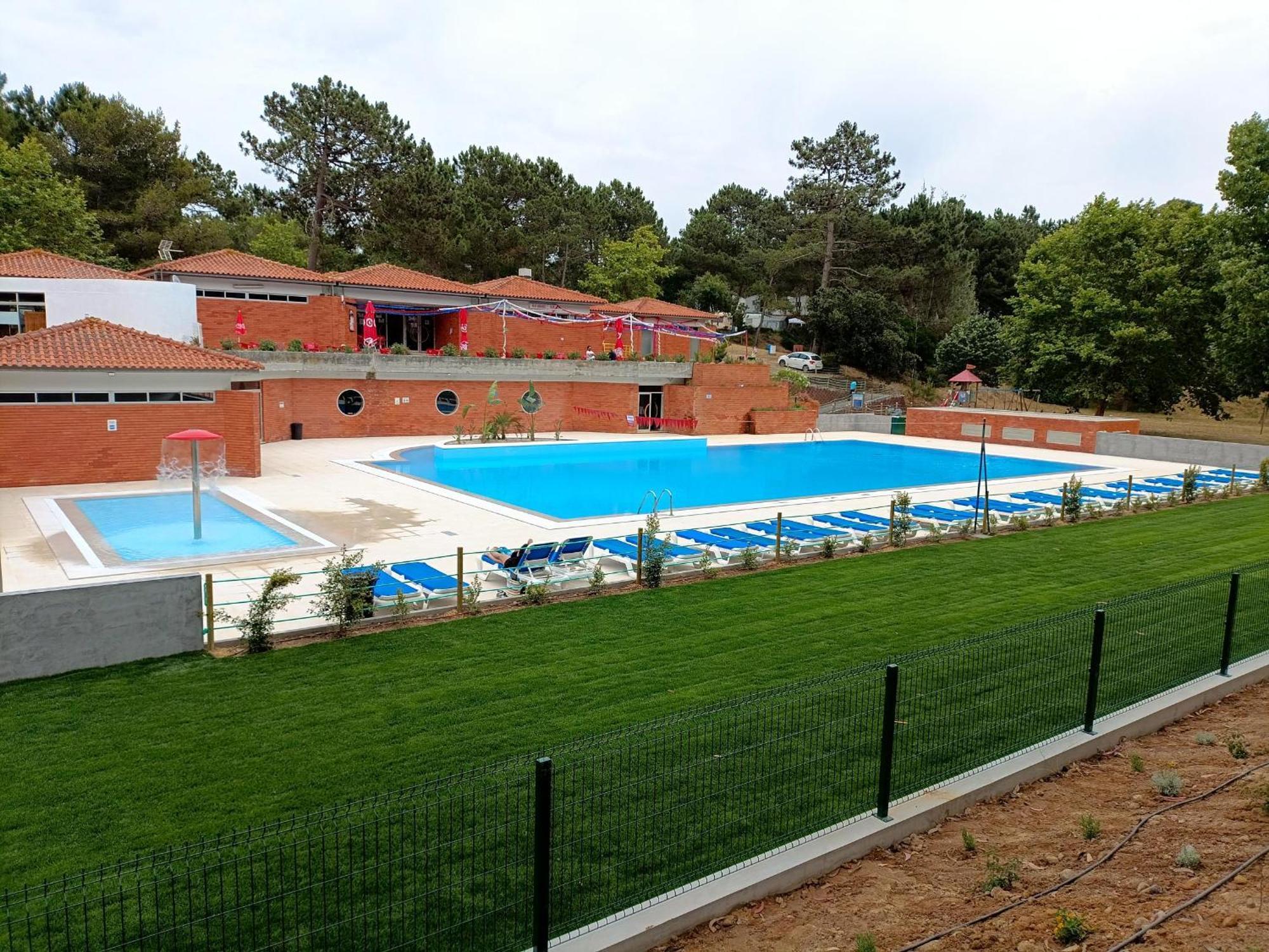 Parque De Campismo Orbitur Foz De Arelho. Hotel Фож-ду-Арелю Екстериор снимка